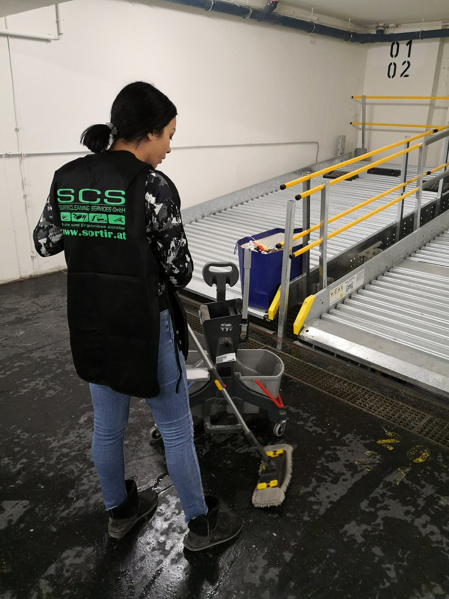 Bodenreinigung der SCS sortir cleaning services GmbH