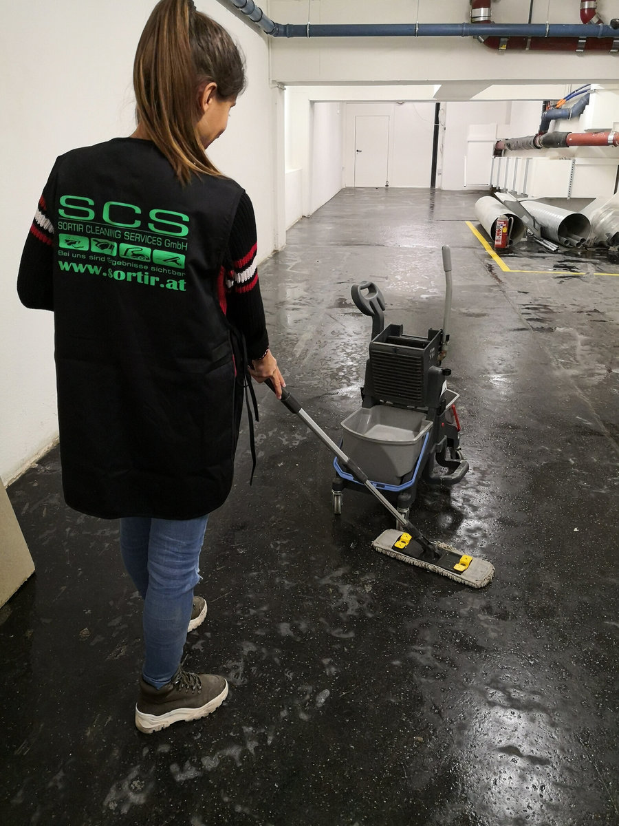 Bodenreinigung der SCS sortir cleaning services GmbH