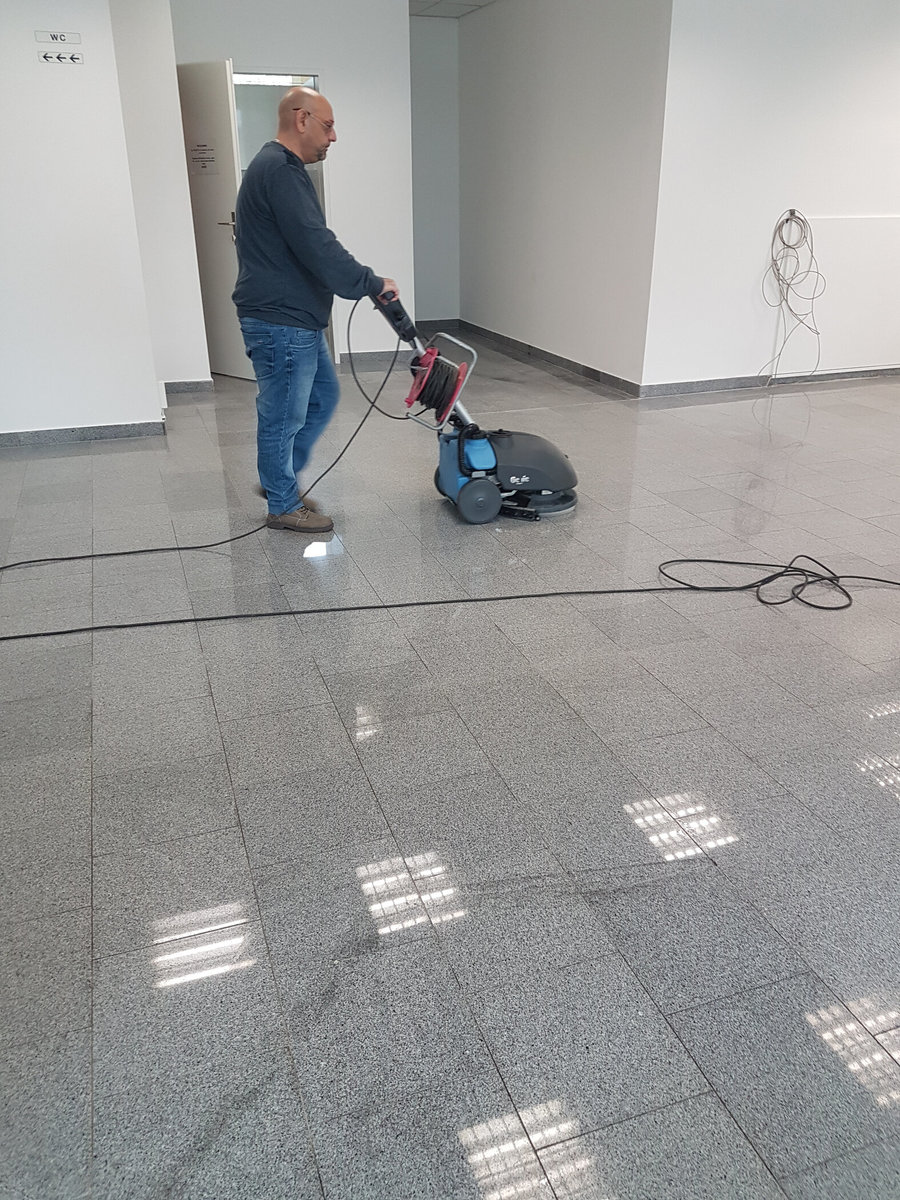 Bodenreinigung der SCS sortir cleaning services GmbH